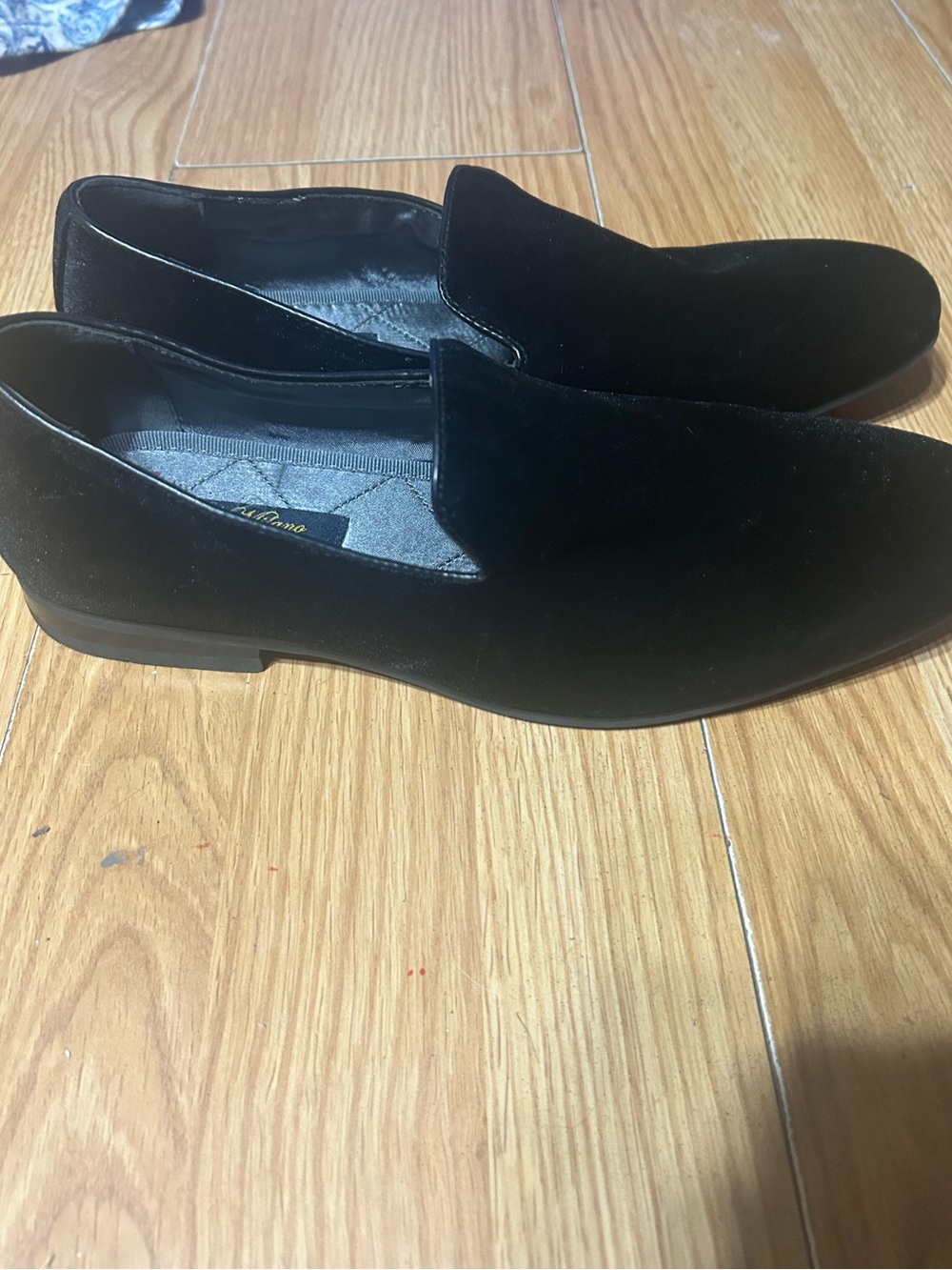 Sleek slip on La Milano Men's Black Velvet Formal Tuxedo Loafers. Men’s 9.5